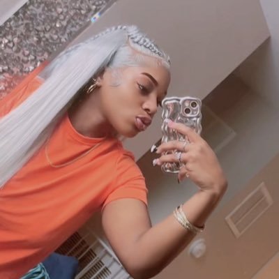 Janieriaa_'s profile picture. stop LURKING ho🤡..