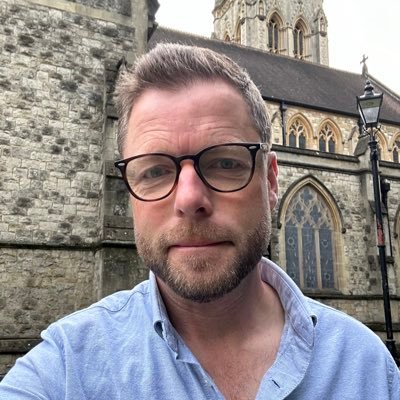 Comms & PR consultant. Dad, reader, rugby fan, foodie, dog lover. Bad runner.