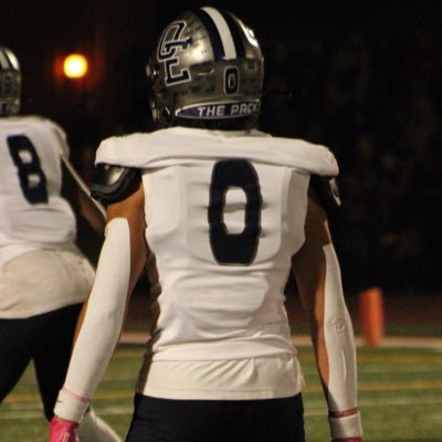 #0: OSWEGO EAST FB || 🎓 2026 || FB: FS & SS || TRACK&FIELD: 400,Triple Jump || 40: 4.57 || 5’ 10”|| 170LBS || email: kamawill81@gmail.com || 📞804-350-4625 ||
