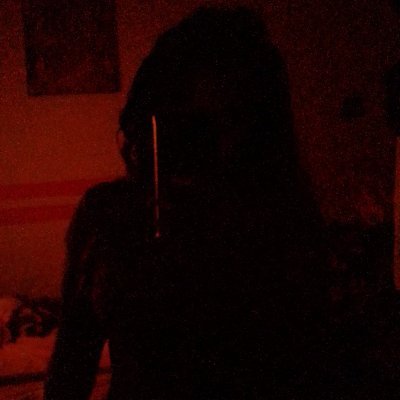 Una rosa en tu lunar une tu alma con la mía.
922-928