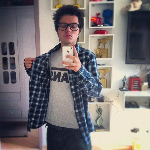 ' twitter criado para homenagear o vocalista da banda restart.^^ desde:16/01/2012.^.^