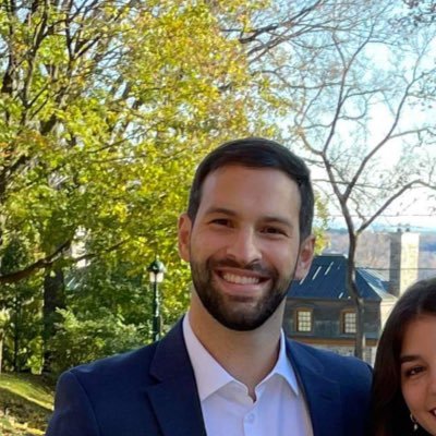 Ingénieur civil 👷🏼♂️, gestionnaire de projets 📊- Attaché Politique du député de la circonscription Jean-Talon ⚜️