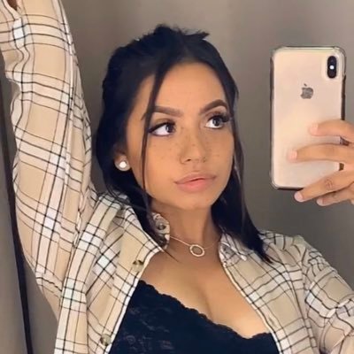 cxdani702's profile picture. CHS ’16