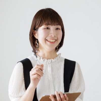 新潟県三条市在住|ひとひら企画代表|ライター歴10年超|企業や個人のインタビュー800件以上|文章術・インタビュー術を発信|2児母|北原孝彦師匠の弟子|ゼロから取材ライターになれる個別サポートやってます。生徒さん案件獲得率80%超!詳細はこちら📢→ https://t.co/TokVp2LNV0