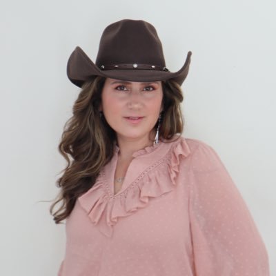 🇨🇦 Award-Winning Country Artist. Writer of Empowerment Anthems & Love songs. “The In Between” Out Now!