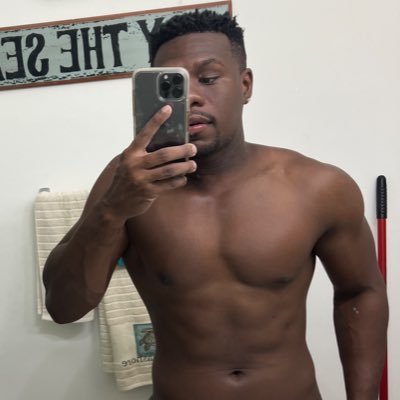 Fashion lifestyle | Workout enthusiast 🏋🏾♂️| Future Nurse 👨⚕️