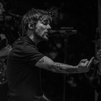 lwtismyh0me's profile picture. «'cause nobody saves me, baby, the way you do.»