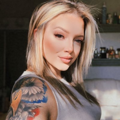 Trekkie 🖖 Having fun one dolphin laugh and snort at a time ✨@ADVANCEDgg 💕 | radiate positivity ☀️|