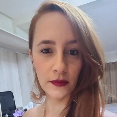 😜 Vim aqui pra reclamar e desabafar
👩🏫 Autora do livro CAMA, TRADUÇÃO E BANHO e do Instagram de textos @meuanguloincerto
