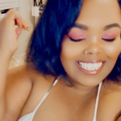 ✨beauty enthusiast✨ cupcake connoisseur✨ cozy gamer✨ fake streamer✨ Part of the EA Creator Network ✨ business: cupcakesandmascaraonline@gmail.com