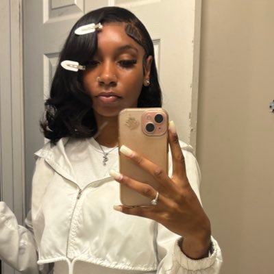 i luv bad bitches 👩🏽❤️💋👩🏽 IG⬇️: @saeedabrat 🎀 21