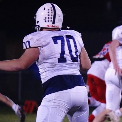 Cary-Grove Football 24’ | DL,OL | 6’0 | 220 | Squat:585 | Deadlift:600 | Bench:405 | Clean:255 | email: Propstz11@gmail.com