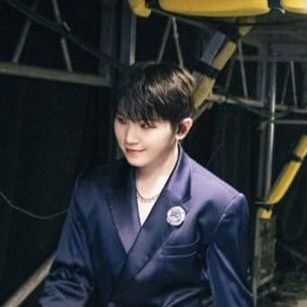 MfbareR's profile picture. 이건 운명이기 때문이야