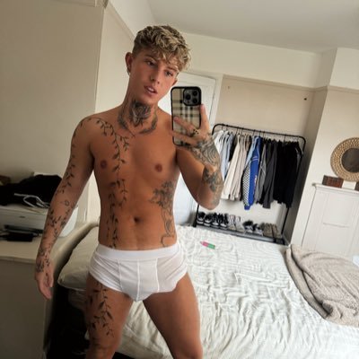 liamunseen's profile picture. Your favourite blonde Twink 🙈☺️         Come chat with me now 😜  https://t.co/xuXQludHMR                                          Instagram: Liamunseenxo