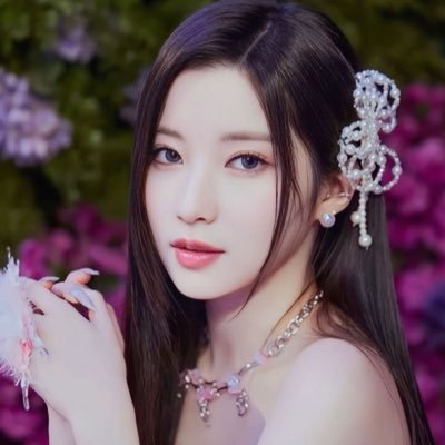 BABYMONSTER 👶🏻🖤😈 BAEMON 🤍 : 루카 파리타 아사 정아현 신하람 이다인 치키타 : “ℕ𝕖𝕩𝕥 𝕄𝕠𝕧𝕖𝕞𝕖𝕟𝕥”✨