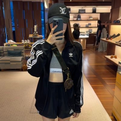 madeleinetyy's profile picture. Hear the meaning within the word. Arrows are shooting here and there. Fuck this, Fuck that & Fuck you!