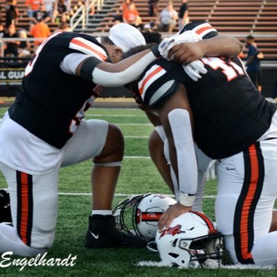 Massillon Washington HighSchool | 245Lbs | 6,3ft | 3.3GPA | CO 26 | OL/RT | Cell 330-949-0153
