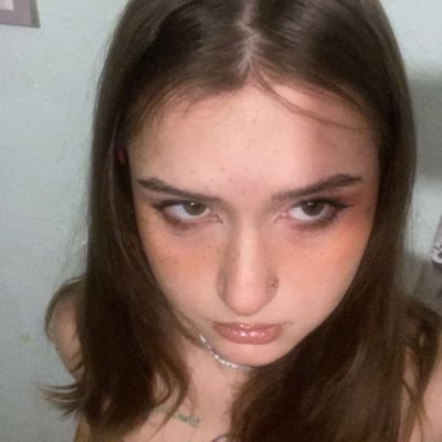 averyPattern7's profile picture. Bored and horny as fuck at home and I'm down for anything 🥰