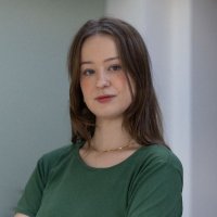 Eleanor Peake (@ellieapeake) Twitter profile photo