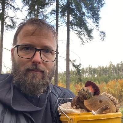sociologist/social anthropologist, migration scholar, union member