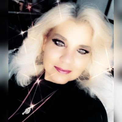 BA in Economic Law~Renowned poet. A&R Coordinator/Social Media Promotor for Music Addict & Mi5 Recordings Distributed by Universal Music Group #MusicIsLife