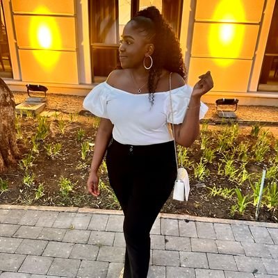 OkuhlePhiri's profile picture. HR with heart||Her parent's favourite||Sunshine in human form||Spread positivity||Be kind, one smile at time.