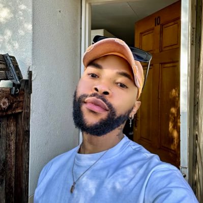 Sanele96657854's profile picture. Proud Granny's boy. A product of poverty and struggle. Wits Economic and Business Sc- Actuarial Science. God above everything 🏳️‍🌈 #RihannaNavy #Tyger 🐅