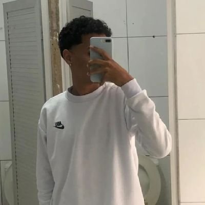 krzyx_bg's profile picture. Ser jovem e não ser revolucionário é uma contradição genética