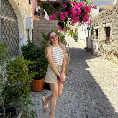 aysegullkilincc's profile picture. 