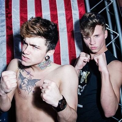 25 | 1,68m | adoptado por @hunter_dean2801 | Buscándome a mí mismo | Bailarín erótico-privado | Roleo de todo | multiship | Rol en 🇪🇸 #FreeRol #Fakeaccount