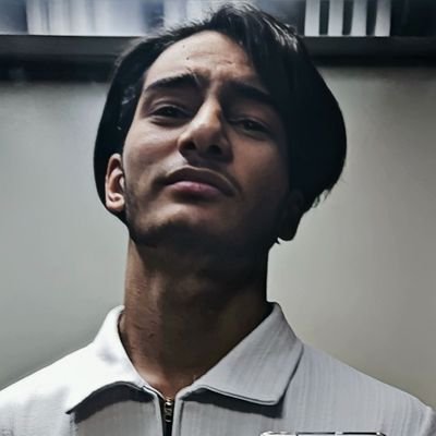 من کاکتوس 🌵 آخرم که ایستاده ☠️ مرده
. . .