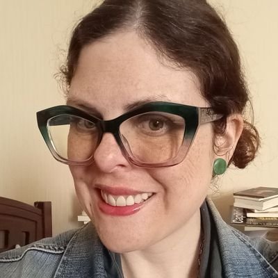 Escritora, periodista, CM Y tallerista Colaboro en https://t.co/Vb30cKAg0S . Adicta a los 📚 y la 🎵. Soy parte de AUCH+
Amelia y Anita crean su banda es mi 1er libro