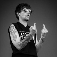 Lou Is (@larry_thekiller) 's Twitter Profile