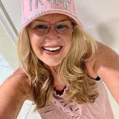 hollyann127hot's profile picture. 