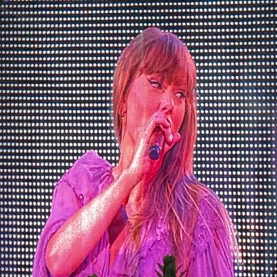 feuxlore's profile picture. eras tour ams n1 ✨