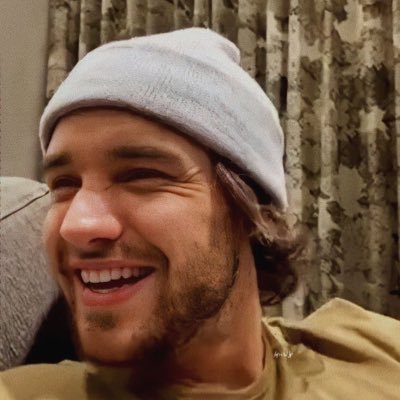 xxcamvlot's profile picture. just hold me