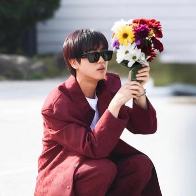 OT7∞💜fan account • ✈️ • Epiphany is my life OST • ‘90s • 🔞 • @Meachwita7 • YG’s wife, NJ’s tiny gf, JK’s noona, Jin is my baby/daddy & Tae is just a baby•
