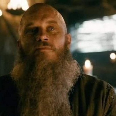 مهما كانت ظروفك صعبة سينبت الله الفرج من حيث لا تحتسب فالله يعلم بإجتهادك وتعبك،كن متفائل فالمطر الشديد يأتي من الغيوم الأكثر سوادًا،