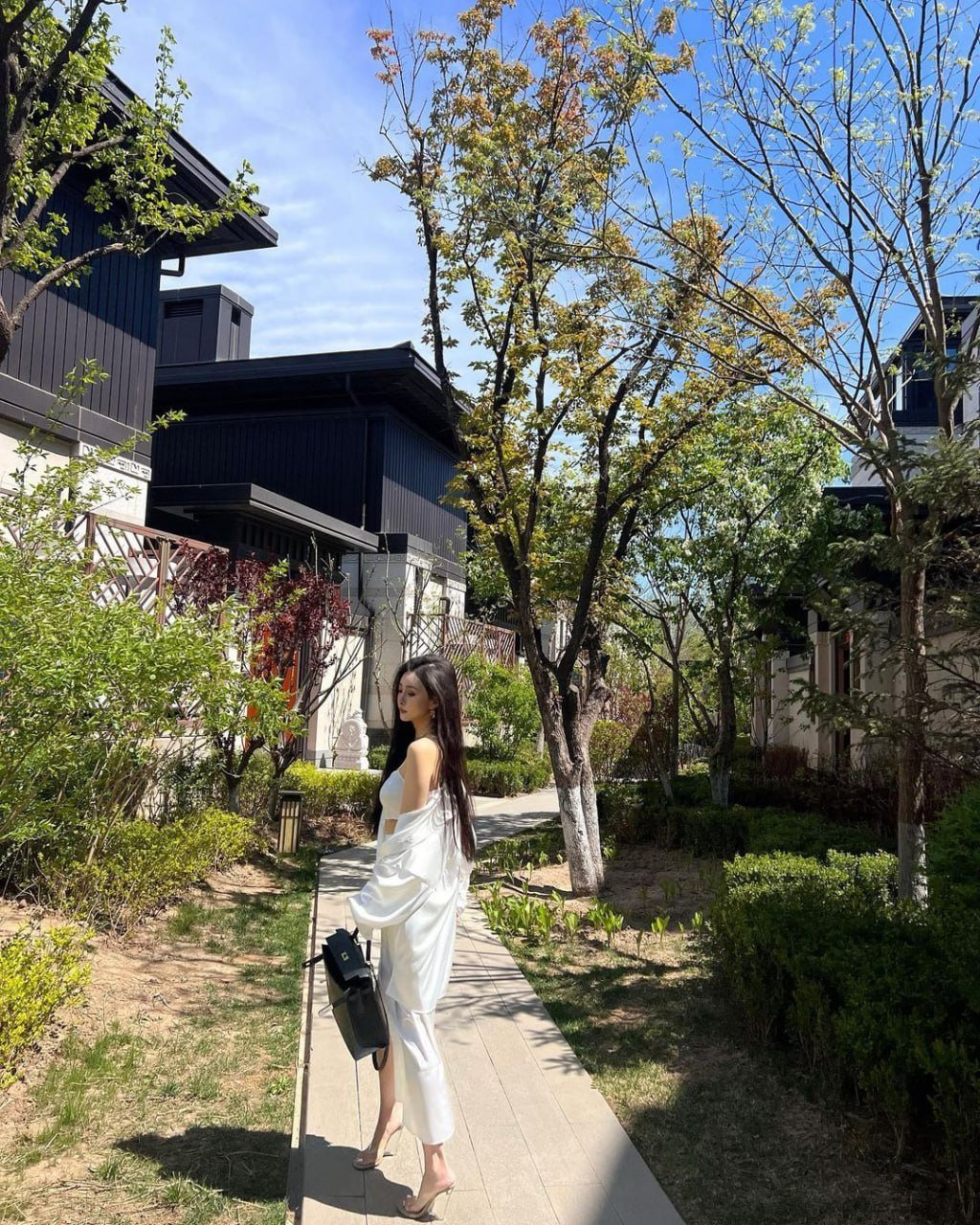 Life is a journey. The first stop is romantic Türkiye, and the next stop is Tokyo and Paris.