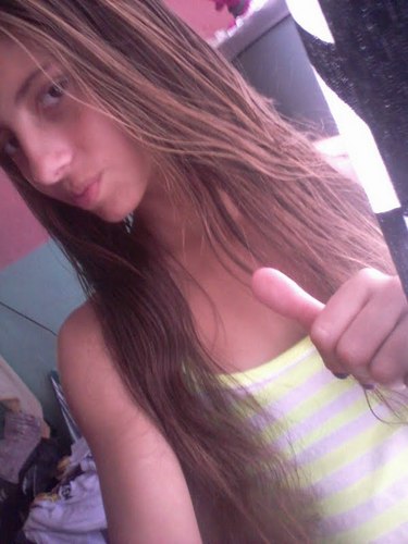 so corinthiana 
tenho 15 anos  gosto muito de capoeira eu tenho muitos amigos odeio falsidade 
meu nome  e monike msm
uma loira linda que muitos ama