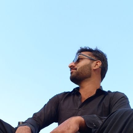 اپنی ہی دھوپ، اپنی ہی چھاؤں میں رہتے ہیں💞
سادہ مزاج سے لوگ ہیں ، گاؤں میں رہتے ہیں🌹