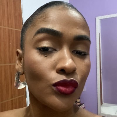 muito bonita pra passar por tantas provações