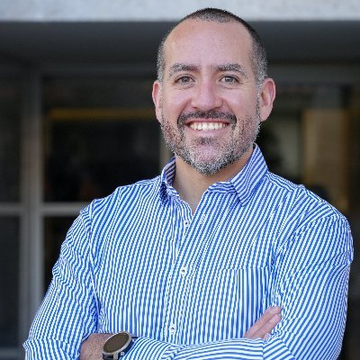 #Estrategia #Felicidad #DesarrolloTerritorial #Turismo - Autor de #ElNudoEterno / Amante del deporte, la gastronomía y la literatura.