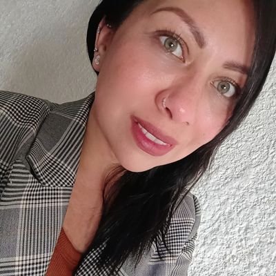 Historia, filosofía y arte.
La tradición intelectual es de servilismo al poder, si no la traiciono me avergonzaría.