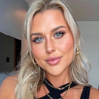 Laura9717322995's profile picture. 
