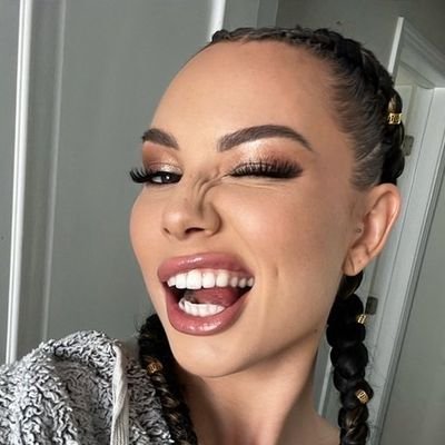 lillianlogan945's profile picture. 