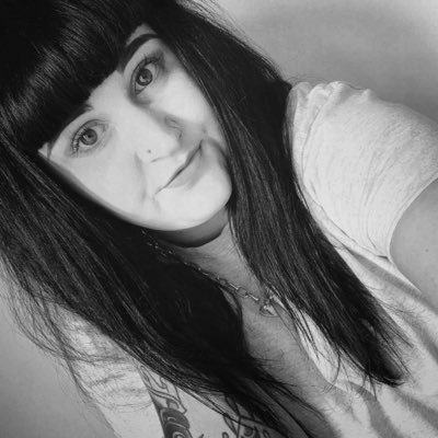 romyfowle_r's profile picture. 