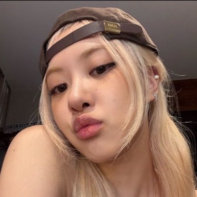 chaesgirls's profile picture. 22