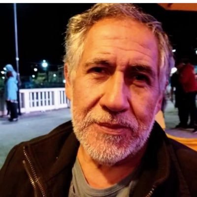 El respeto al derecho ajeno es la paz. M.M. Cuando dejas de soñar, dejas de vivir. si alguien te confía un secreto, a la tumba.En la vida TODOS somos turistas.