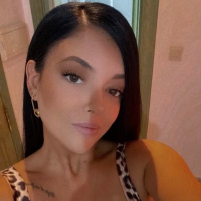 elisabethgar92's profile picture. Amante del 🌊✈️🌳🐶